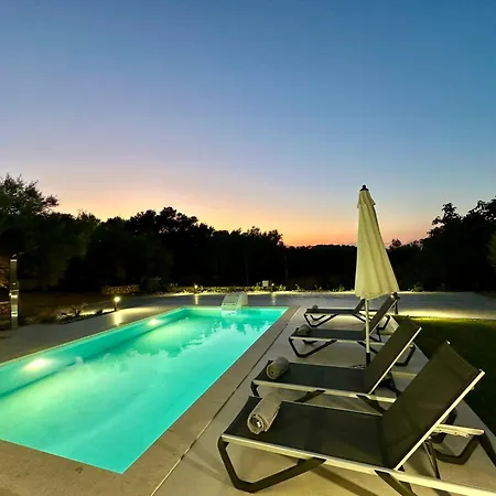 فيلة Nuovo Maistros