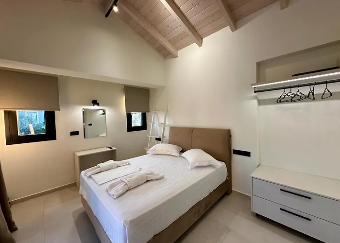 Nuovo Maistros * Tsoukaladhes