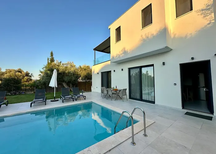 Nuovo Maistros Villa *